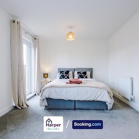 Prime Location 3 Storey By Harperletting Short Lets & Serviced Accommodation Chester With Driveway Long Or Short Stays Hough Green Exterior photo