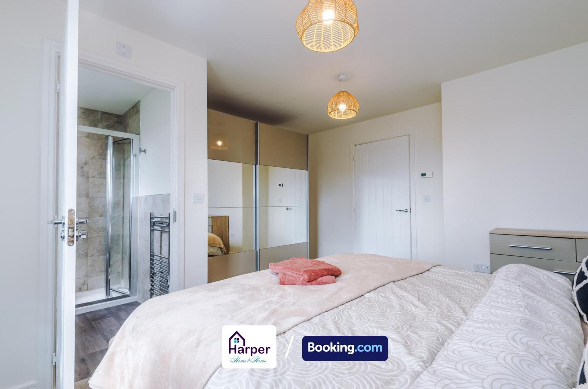 Prime Location 3 Storey By Harperletting Short Lets & Serviced Accommodation Chester With Driveway Long Or Short Stays Hough Green Exterior photo