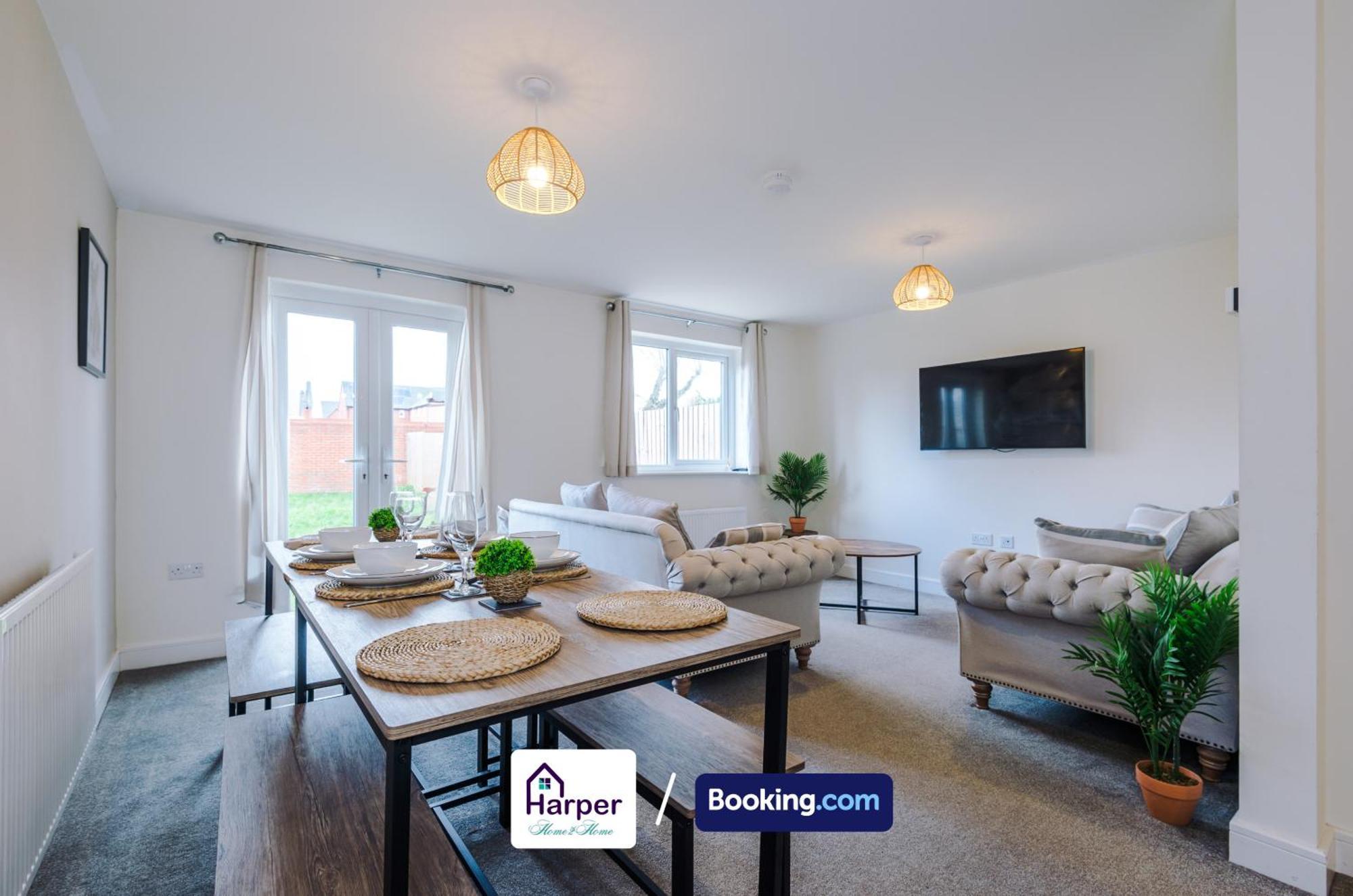 Prime Location 3 Storey By Harperletting Short Lets & Serviced Accommodation Chester With Driveway Long Or Short Stays Hough Green Exterior photo