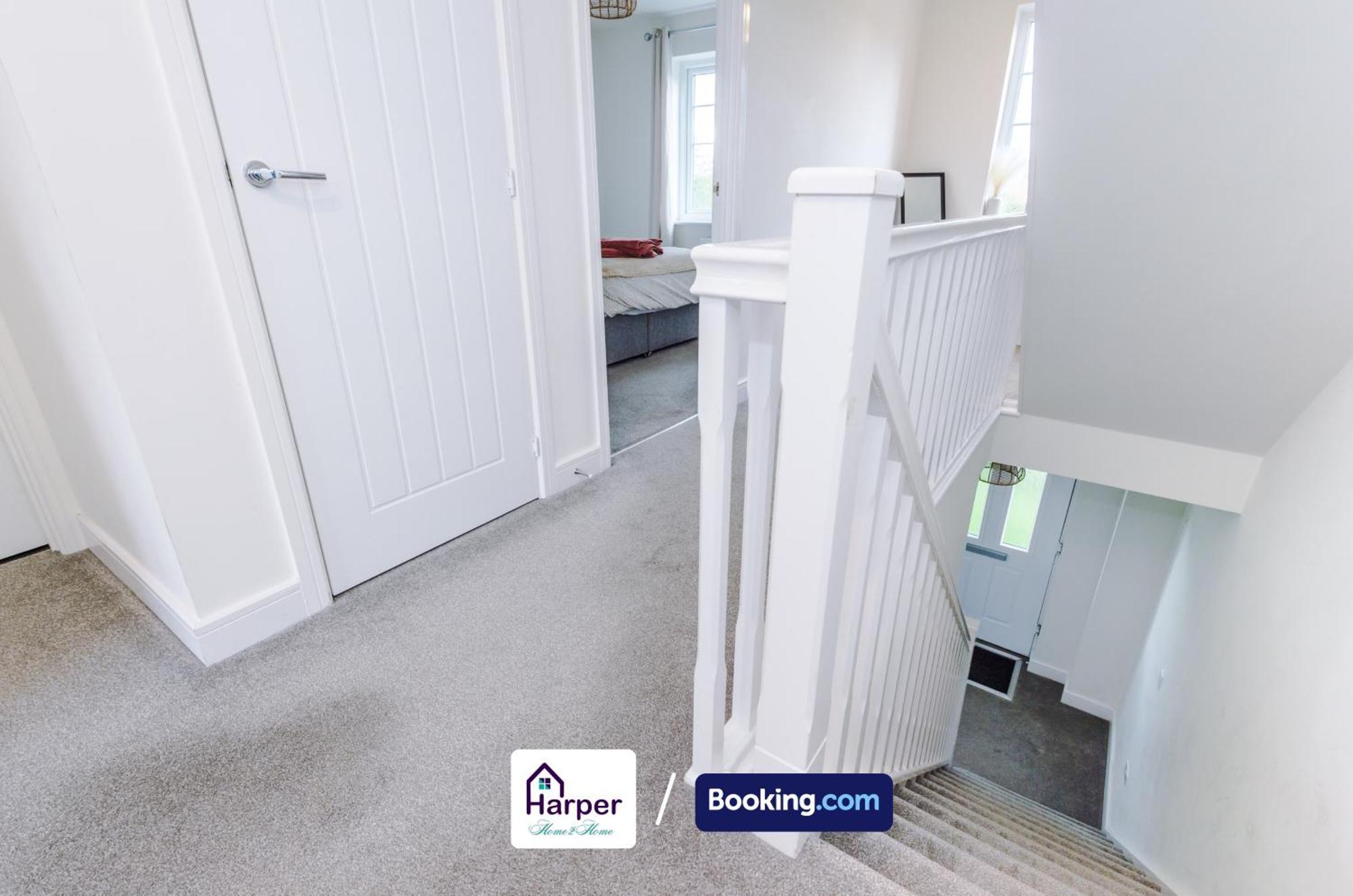 Prime Location 3 Storey By Harperletting Short Lets & Serviced Accommodation Chester With Driveway Long Or Short Stays Hough Green Exterior photo