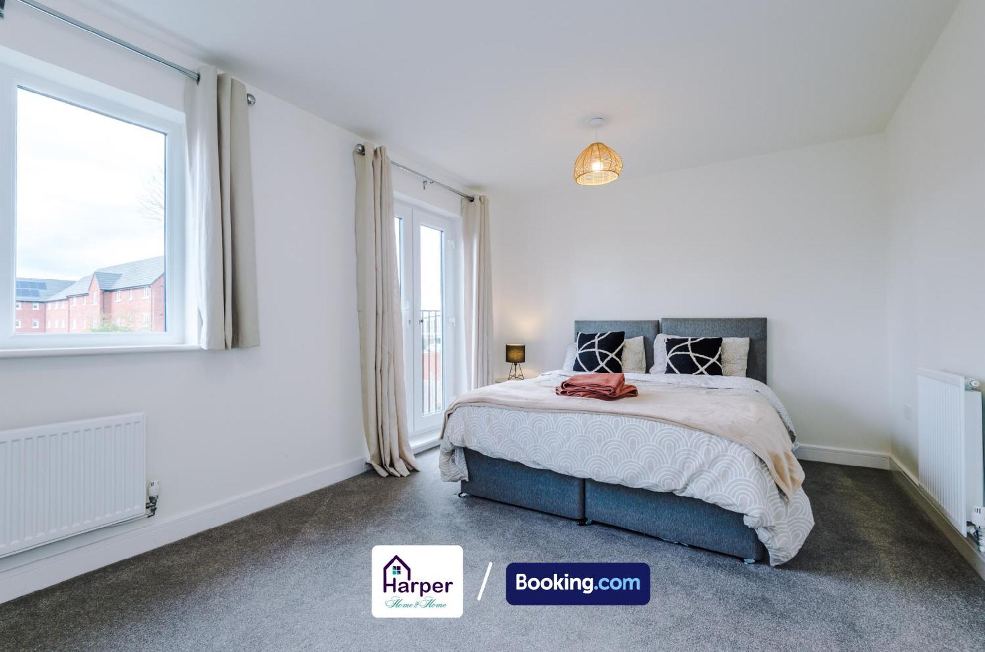 Prime Location 3 Storey By Harperletting Short Lets & Serviced Accommodation Chester With Driveway Long Or Short Stays Hough Green Exterior photo