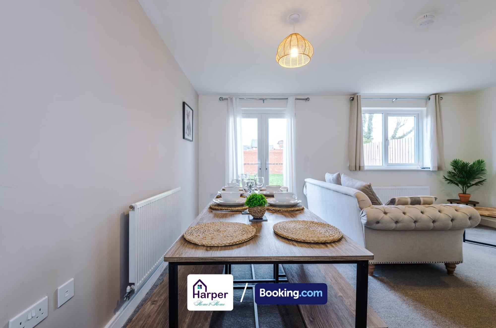 Prime Location 3 Storey By Harperletting Short Lets & Serviced Accommodation Chester With Driveway Long Or Short Stays Hough Green Exterior photo