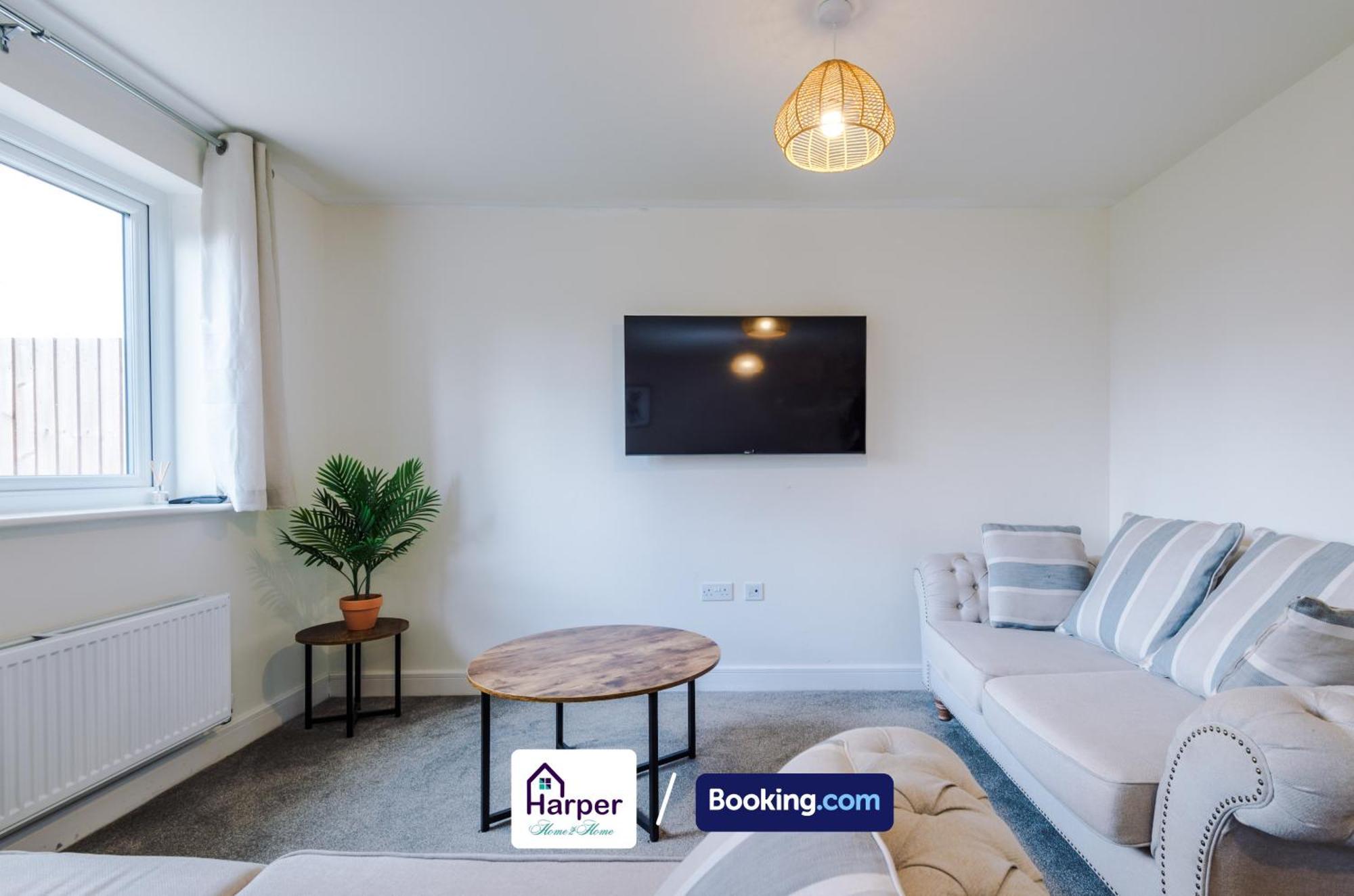 Prime Location 3 Storey By Harperletting Short Lets & Serviced Accommodation Chester With Driveway Long Or Short Stays Hough Green Exterior photo