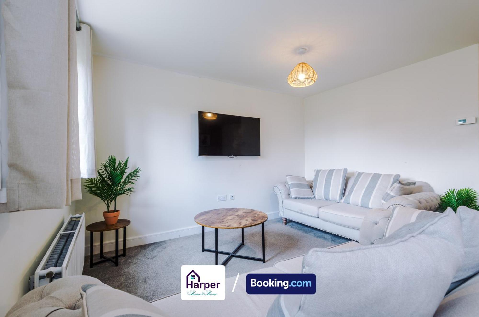 Prime Location 3 Storey By Harperletting Short Lets & Serviced Accommodation Chester With Driveway Long Or Short Stays Hough Green Exterior photo