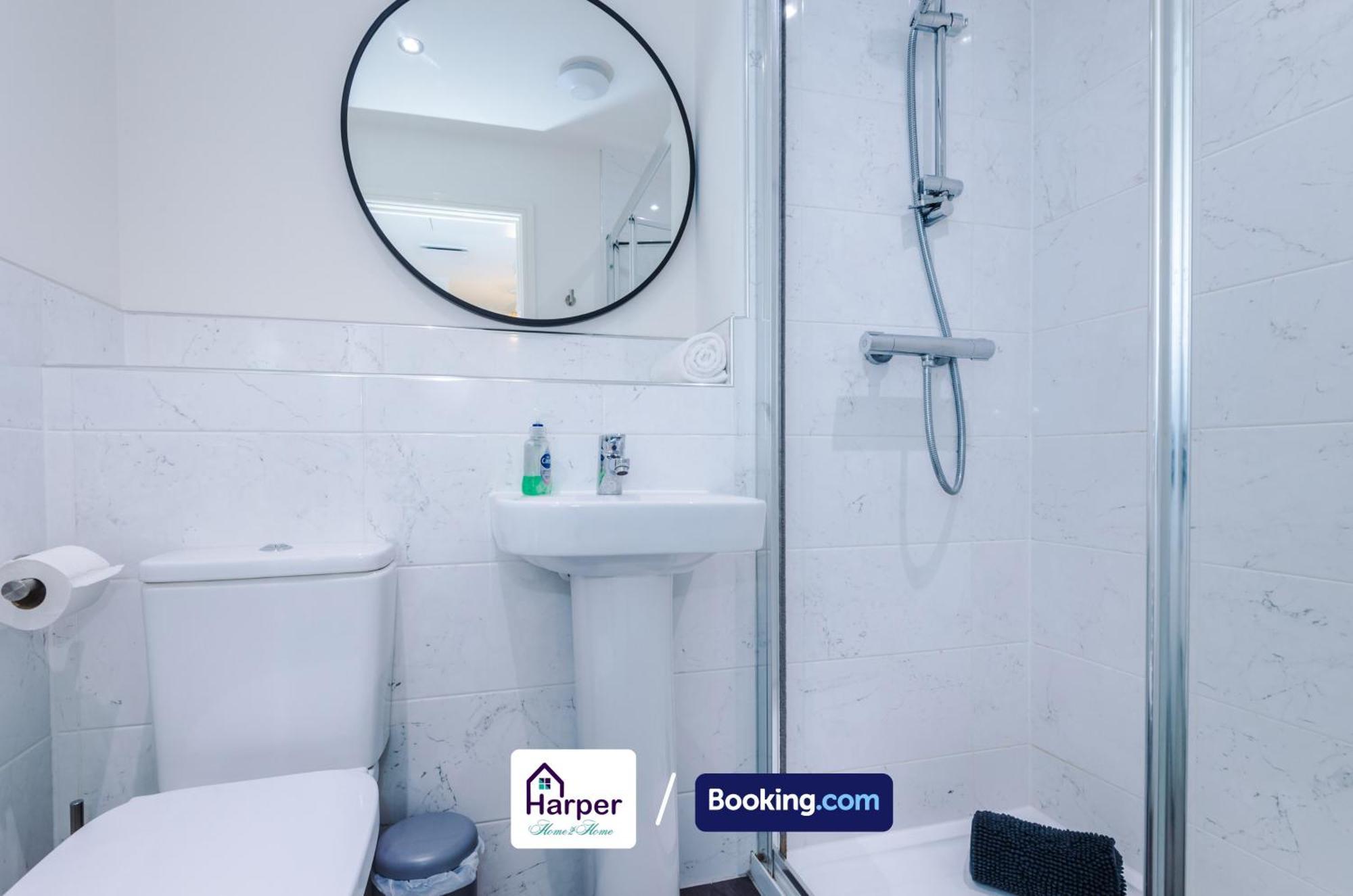 Prime Location 3 Storey By Harperletting Short Lets & Serviced Accommodation Chester With Driveway Long Or Short Stays Hough Green Exterior photo