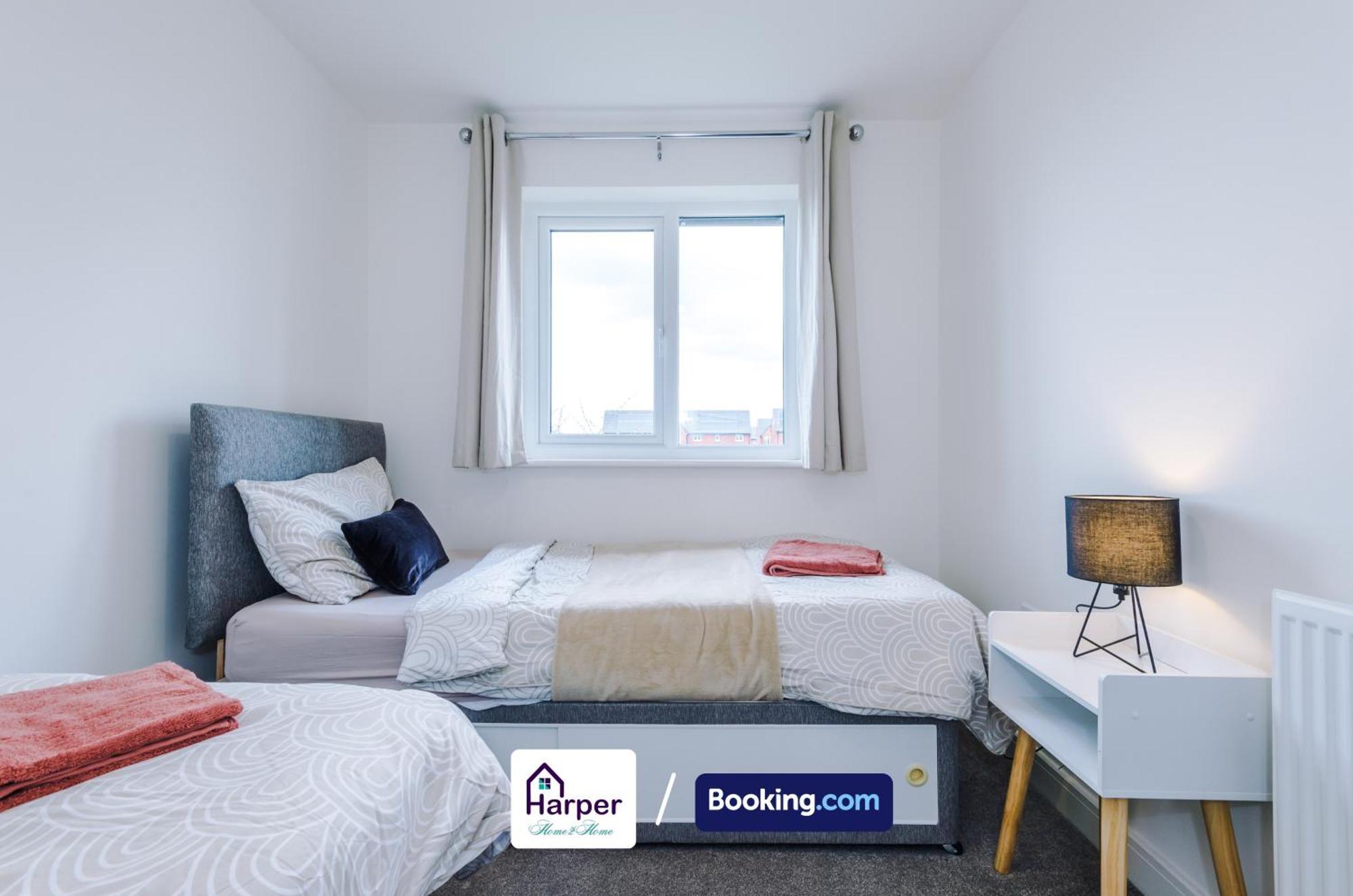 Prime Location 3 Storey By Harperletting Short Lets & Serviced Accommodation Chester With Driveway Long Or Short Stays Hough Green Exterior photo