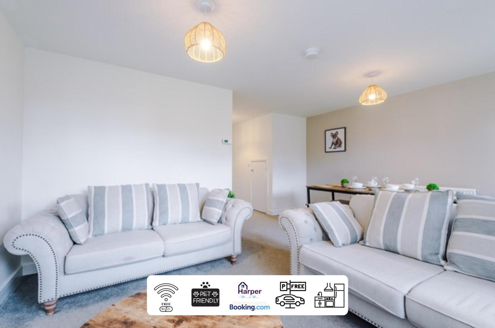 Prime Location 3 Storey By Harperletting Short Lets & Serviced Accommodation Chester With Driveway Long Or Short Stays Hough Green Exterior photo